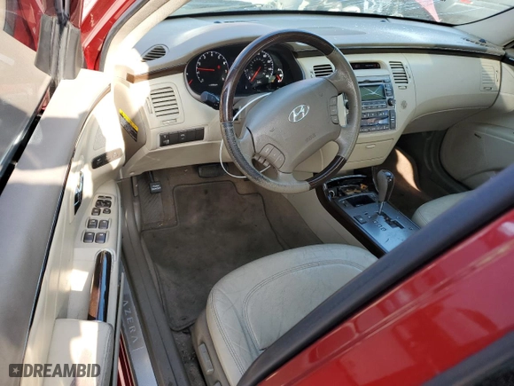 2011 Hyundai Azera Limited with VIN KMHFC4DF5BA552545, listed as a Copart auction lot 84218034 with 101,747 mi miles and Salvage Title. Bid and sale history available at carsss.com. Image 8.