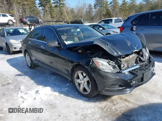 2015 Mercedes-Benz E-Class E 350 Luxury with VIN WDDHF8JB6FB165036, listed as a IAAI auction lot 41565183 with 82,425 mi miles. Bid and sale history available at carsss.com. Image 1.