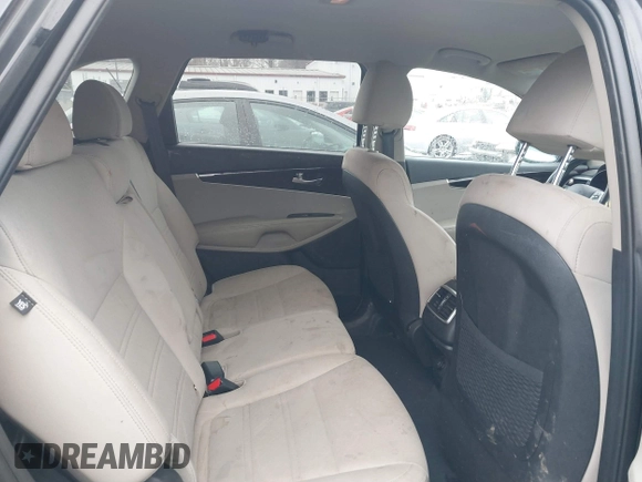 2019 Kia Sorento LX with VIN 5XYPG4A36KG575579, listed as a IAAI auction lot 41432346 with 97,562 mi miles. Bid and sale history available at carsss.com. Image 8.