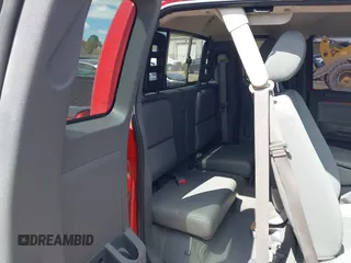 2005 Dodge Dakota SLT z VIN 1D7HE42K65S270202, wystawiony jako IAAI lot #41979560 z przebiegiem 35 508 mil mil oraz . Historia ofert i sprzedaży dostępna na DreamBid. Obrazek 8.