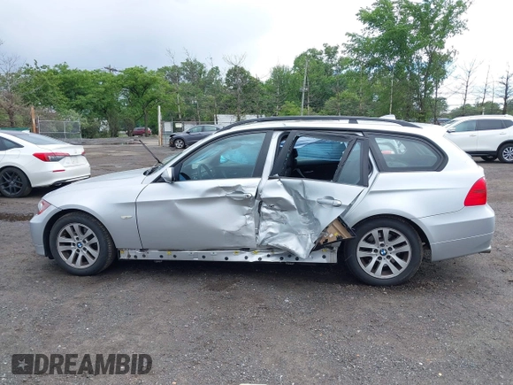 2006 BMW 3 Series 325xi with VIN WBAVT13596KW22889, listed as a IAAI auction lot 42343685 with 95,862 mi miles and . Bid and sale history available at DreamBid. Image 14.