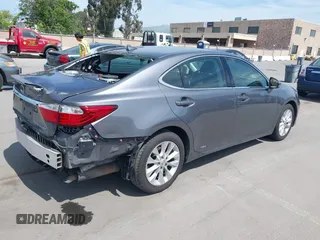2013 Lexus ES 300h Hybrid with VIN JTHBW1GG6D2023923, listed as a IAAI auction lot 42099648 with 226,437 mi miles. Bid and sale history available at carsss.com. Image 4.