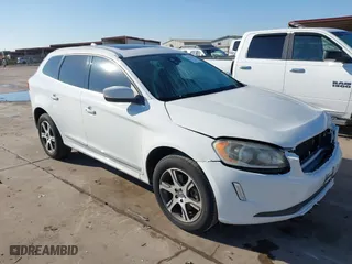 2014 Volvo XC60 3.0L R-Design Premier Plus with VIN YV4902DZ4E2511411, listed as a IAAI auction lot 41633277 with 118,671 mi miles. Bid and sale history available at carsss.com. Image 1.