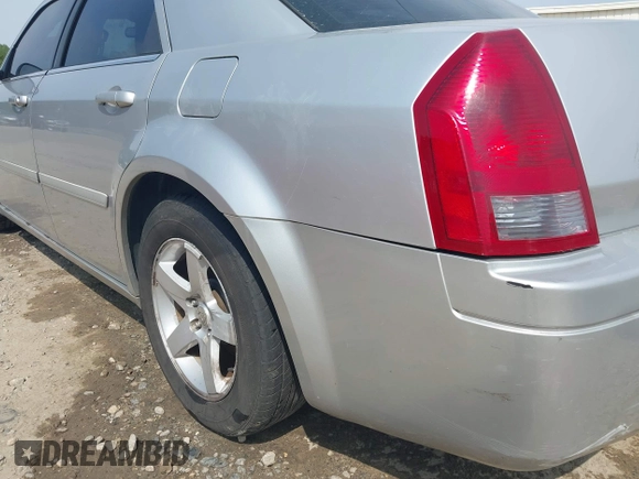 2006 Chrysler 300 with VIN 2C3KA43R96H505406, listed as a IAAI auction lot 42047014 with 257,628 mi miles. Bid and sale history available at carsss.com. Image 15.