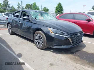 2025 Nissan Altima SV with VIN 1N4BL4DV6SN377960, listed as a IAAI auction lot 42174214 with 4,226 mi miles and . Bid and sale history available at carsss.com. Image 1.
