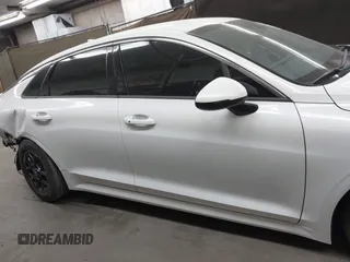 2025 Kia K5 LXS z VIN KNAG24J72S5284973, wystawiony jako IAAI lot #42162422 z przebiegiem 8 738 mil mil oraz . Historia ofert i sprzedaży dostępna na DreamBid. Obrazek 14.