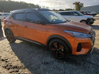 2023 Nissan Kicks SR z VIN 3N1CP5DV3PL484807, wystawiony jako Copart lot #47481944 z przebiegiem 17 519 mil mil oraz Szkoda całkowita • Salvage title. Historia ofert i sprzedaży dostępna na DreamBid. Obrazek 4.