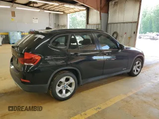 2014 BMW X1 sDrive28i z VIN WBAVM1C52EVW55517, wystawiony jako Copart lot #54991015 z przebiegiem 114 552 mil mil oraz Czysty tytuł • Clean title. Historia ofert i sprzedaży dostępna na DreamBid. Obrazek 3.
