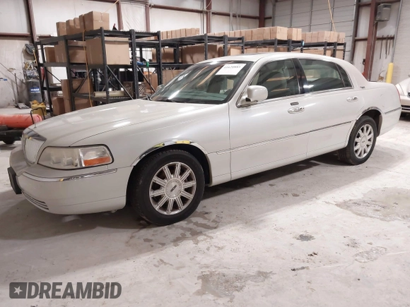 2007 Lincoln Town Car Signature Limited z VIN 1LNHM82W97Y638603, wystawiony jako IAAI lot #41620885 z przebiegiem Nie podano mil oraz . Historia ofert i sprzedaży dostępna na DreamBid. Obrazek 2.