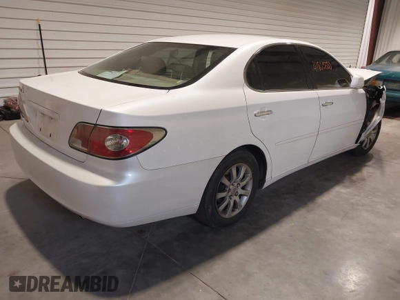 2002 Lexus ES 300 with VIN JTHBF30G825014674, listed as a IAAI auction lot 41805330 with 228,888 mi miles. Bid and sale history available at carsss.com. Image 4.