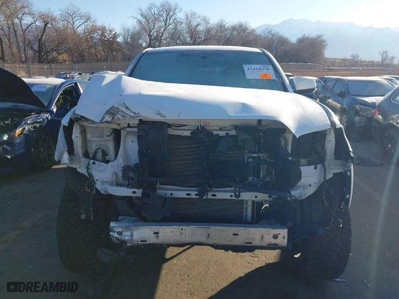 2017 Toyota Tacoma SR5 with VIN 3TMCZ5AN8HM062622, listed as a IAAI auction lot 41414330 with 39,399 mi miles. Bid and sale history available at carsss.com. Image 13.