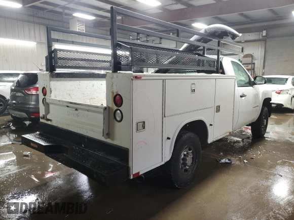 2009 Chevrolet Silverado 1500 with VIN 1GBHC44KX9F170295, listed as a Copart auction lot 45369965 with 166,640 mi miles and Salvage Title. Bid and sale history available at DreamBid. Image 3.