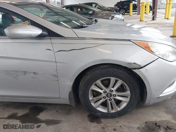 2011 Hyundai Sonata GLS PZEV with VIN 5NPEB4AC2BH128911, listed as a IAAI auction lot 41784564 with 138,458 mi miles. Bid and sale history available at carsss.com. Image 6.