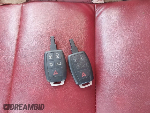 2013 Volvo C70 T5 с VIN YV1672MC2DJ137263, выставлен на аукционе IAAI как лот 41834316 с пробегом 26 337 миль миль и . История ставок и продаж доступна на DreamBid. Изображение 11.