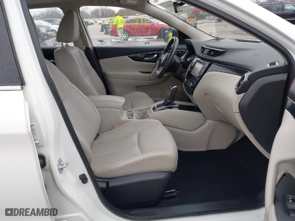 2017 Nissan Rogue Sport SL with VIN JN1BJ1CR8HW107542, listed as a IAAI auction lot 41820930 with 44,219 mi miles. Bid and sale history available at carsss.com. Image 5.