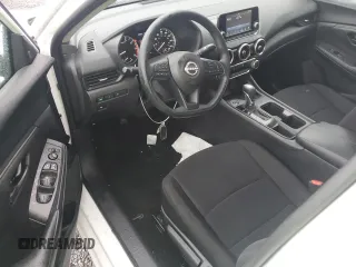 2024 Nissan Sentra S z VIN 3N1AB8BV0RY284418, wystawiony jako Copart lot #56838965 z przebiegiem 46 435 mil mil oraz Czysty tytuł • Clean title. Historia ofert i sprzedaży dostępna na DreamBid. Obrazek 8.