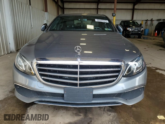 2017 Mercedes-Benz E 300 Luxury z VIN WDDZF4KB9HA187861, wystawiony jako Copart lot #66560525 z przebiegiem Nie podano mil oraz Szkoda całkowita • Salvage title. Historia ofert i sprzedaży dostępna na DreamBid. Obrazek 5.