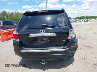 2011 Toyota Highlander z VIN 5TDBK3EH5BS090250, wystawiony jako IAAI lot #42216937 z przebiegiem 191 201 mil mil oraz . Historia ofert i sprzedaży dostępna na DreamBid. Obrazek 16.