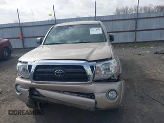 2006 Toyota Tacoma with VIN 5TEUU42N96Z268219, listed as a IAAI auction lot 41833805 with 151,872 mi miles. Bid and sale history available at carsss.com. Image 12.