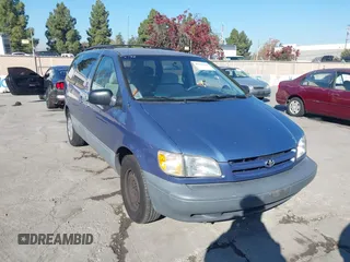 1999 Toyota Sienna LE with VIN 4T3ZF13C2XU126738, listed as a IAAI auction lot 41012127 with 218,080 mi miles. Bid and sale history available at carsss.com. Image 1.