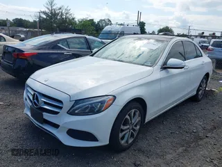 2015 Mercedes-Benz C 300 Luxury z VIN 55SWF4KB0FU010485, wystawiony jako IAAI lot #42773611 z przebiegiem 91 343 mil mil oraz . Historia ofert i sprzedaży dostępna na DreamBid. Obrazek 2.