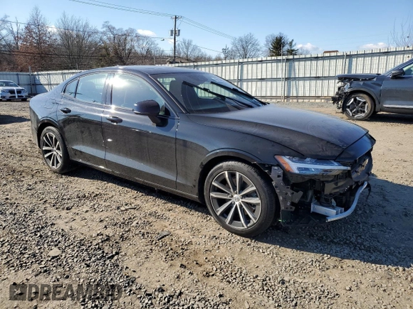2022 Volvo S60 Momentum with VIN 7JRL12TZ7NG187205, listed as a Copart auction lot 46633665 with 15,477 mi miles and Salvage Title. Bid and sale history available at carsss.com. Image 4.