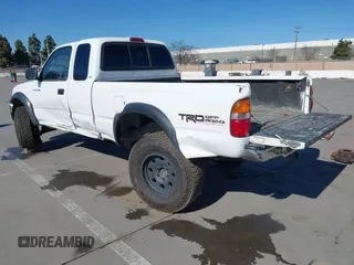 2003 Toyota Tacoma PreRunner with VIN 5TESN92N33Z185270, listed as a IAAI auction lot 41653969 with 357,016 mi miles. Bid and sale history available at carsss.com. Image 3.