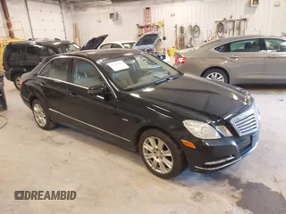 2012 Mercedes-Benz E 350 Luxury z VIN WDDHF8JB5CA563419, wystawiony jako IAAI lot #42184077 z przebiegiem 136 795 mil mil oraz . Historia ofert i sprzedaży dostępna na DreamBid. Obrazek 1.