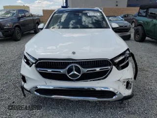 2025 Mercedes-Benz GLC 300 z VIN W1NKM4HB7SF296928, wystawiony jako Copart lot #51312915 z przebiegiem 664 mil mil oraz Szkoda całkowita • Salvage title. Historia ofert i sprzedaży dostępna na DreamBid. Obrazek 5.