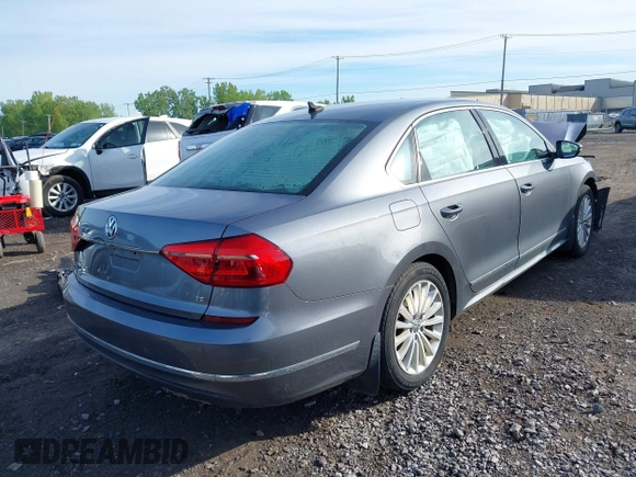2016 Volkswagen Passat SE z VIN 1VWBT7A32GC016577, wystawiony jako IAAI lot #42334269 z przebiegiem 128 006 mil mil oraz . Historia ofert i sprzedaży dostępna na DreamBid. Obrazek 4.