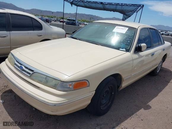 1996 Ford Crown Victoria with VIN 2FALP73WXTX163381, listed as a IAAI auction lot 41671627 with 186,182 mi miles. Bid and sale history available at carsss.com. Image 2.