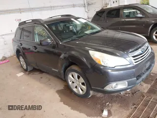 2010 Subaru Outback Premium All-Weather Anniversary z VIN 4S4BRCGC1A3373124, wystawiony jako IAAI lot #42413536 z przebiegiem 195 958 mil mil oraz . Historia ofert i sprzedaży dostępna na DreamBid. Obrazek 1.