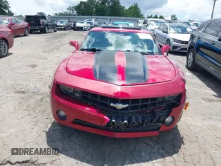 2013 Chevrolet Camaro LT z VIN 2G1FB1E39D9141179, wystawiony jako IAAI lot #42251362 z przebiegiem 135 433 mil mil oraz . Historia ofert i sprzedaży dostępna na DreamBid. Obrazek 6.