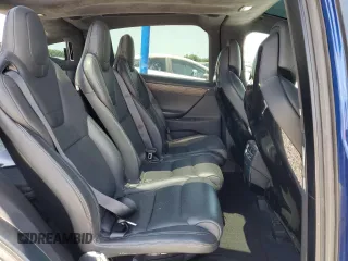 2016 Tesla Model X 70D z VIN 5YJXCAE29GF001522, wystawiony jako Copart lot #56571115 z przebiegiem 129 924 mil mil oraz Szkody całkowita. Historia ofert i sprzedaży dostępna na DreamBid. Obrazek 10.