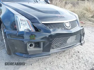 2013 Cadillac CTS-V z VIN 1G6DV1EP2D0167743, wystawiony jako IAAI lot #41450088 z przebiegiem 131 184 mil mil oraz . Historia ofert i sprzedaży dostępna na DreamBid. Obrazek 6.