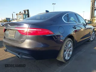 2016 Jaguar XF 35t Premium with VIN SAJBD4BV3GCY17499, listed as a IAAI auction lot 41828181 with 55,588 mi miles. Bid and sale history available at carsss.com. Image 4.