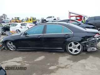 2008 Mercedes-Benz S 550 z VIN WDDNG71X18A225500, wystawiony jako IAAI lot #42100850 z przebiegiem 148 047 mil mil oraz . Historia ofert i sprzedaży dostępna na DreamBid. Obrazek 14.