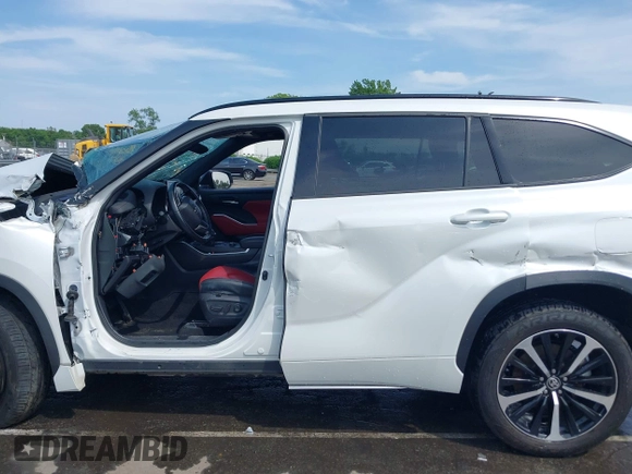 2022 Toyota Highlander XSE with VIN 5TDLZRBH2NS189006, listed as a IAAI auction lot 42298831 with 67,322 mi miles and . Bid and sale history available at DreamBid. Image 15.
