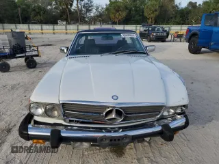 1988 Mercedes-Benz 560 SL with VIN WDBBA48D7JA082792, listed as a Copart auction lot 86698654 with 81,335 mi miles and Salvage Title. Bid and sale history available at DreamBid. Image 5.