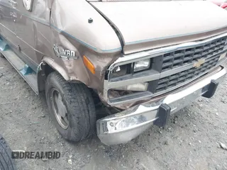 1995 Chevrolet Chevy Van z VIN 1GBEG25K8SF245639, wystawiony jako IAAI lot #41917862 z przebiegiem 89 015 mil mil oraz . Historia ofert i sprzedaży dostępna na DreamBid. Obrazek 6.