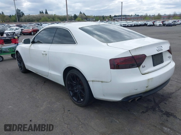 2012 Audi A5 Premium Plus z VIN WAULFAFR8CA004140, wystawiony jako IAAI lot #42009180 z przebiegiem 133 284 mil mil oraz . Historia ofert i sprzedaży dostępna na DreamBid. Obrazek 3.