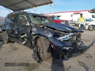 2022 BMW X7 M50i with VIN 5UXCX6C08N9M65716, listed as a IAAI auction lot 40795908 with 1 mi miles. Bid and sale history available at carsss.com. Image 1.
