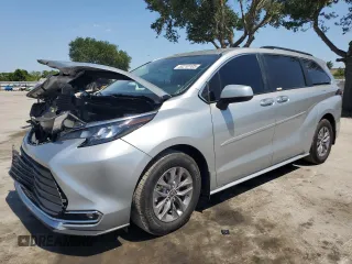 2024 Toyota Sienna XLE z VIN 5TDYRKEC8RS190258, wystawiony jako Copart lot #53210105 z przebiegiem 103 926 mil mil oraz Nie do naprawy. Historia ofert i sprzedaży dostępna na DreamBid. Obrazek 1.