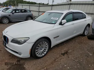 2012 BMW 7 Series 750Li xDrive z VIN WBAKC8C54CC434833, wystawiony jako Copart lot #69899284 z przebiegiem 110 959 mil mil oraz Szkoda całkowita • Salvage title. Historia ofert i sprzedaży dostępna na DreamBid. Obrazek 1.