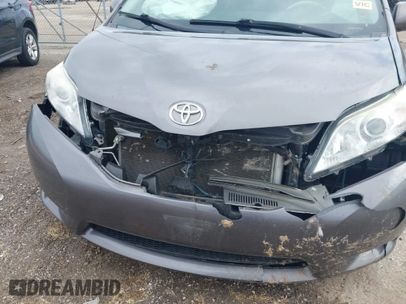 2014 Toyota Sienna XLE with VIN 5TDYK3DC4ES463315, listed as a IAAI auction lot 42108050 with 197,140 mi miles. Bid and sale history available at carsss.com. Image 6.