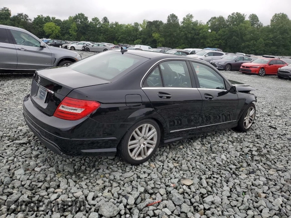 2013 Mercedes-Benz C 250 Sport с VIN WDDGF4HB4DR258779, выставлен на аукционе Copart как лот 61388095 с пробегом 257 716 миль миль и Списание • Salvage title. История ставок и продаж доступна на DreamBid. Изображение 3.