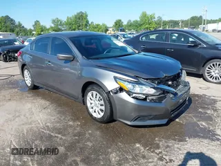 2017 Nissan Altima S z VIN 1N4AL3AP8HN364552, wystawiony jako IAAI lot #42298852 z przebiegiem 107 185 mil mil oraz . Historia ofert i sprzedaży dostępna na DreamBid. Obrazek 1.