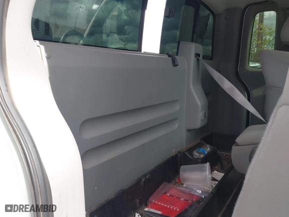 2005 Ford F-150 XL with VIN 1FTRF12W05NB36068, listed as a IAAI auction lot 41732744 with 203,261 mi miles. Bid and sale history available at carsss.com. Image 8.
