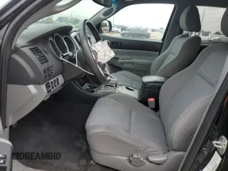 2013 Toyota Tacoma z VIN 5TFLU4EN1DX066986, wystawiony jako Copart lot #55480735 z przebiegiem 165 991 mil mil oraz Szkoda całkowita • Salvage title. Historia ofert i sprzedaży dostępna na DreamBid. Obrazek 7.