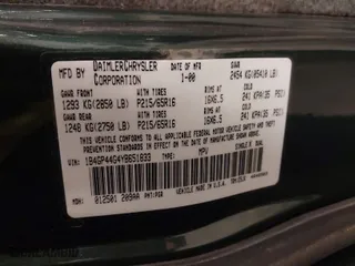 2000 Dodge Caravan SE with VIN 1B4GP44G4YB651833, listed as a IAAI auction lot 41252033 with 185,924 mi miles. Bid and sale history available at carsss.com. Image 9.
